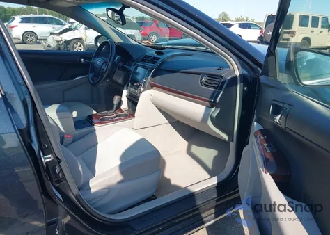 2014 Toyota Camry Xle z USA, uszkodzony, nr VIN 4T4BF1FK5ER390973